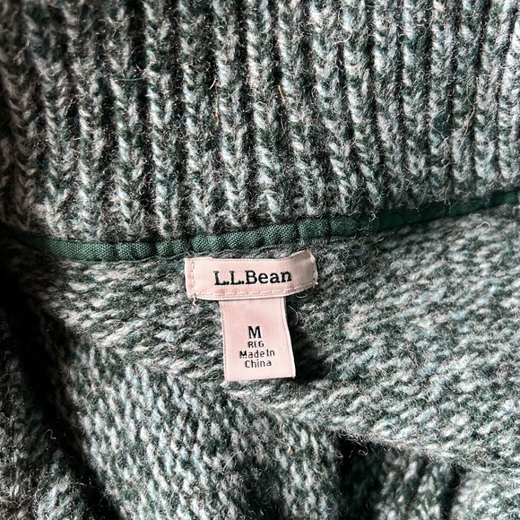 L.L. Bean Women’s Forest Green 100% Lambswool Sweater. Size M - Picture 3 of 7